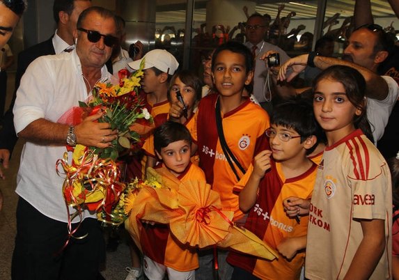 Galatasaray’a İzmir’de coşkulu karşılama