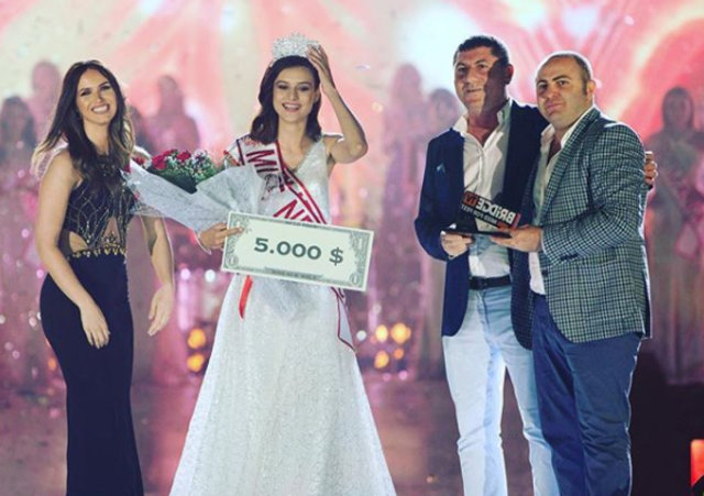 2015 Miss Model birincisi Büşra Canbaz’a ikinci taç!