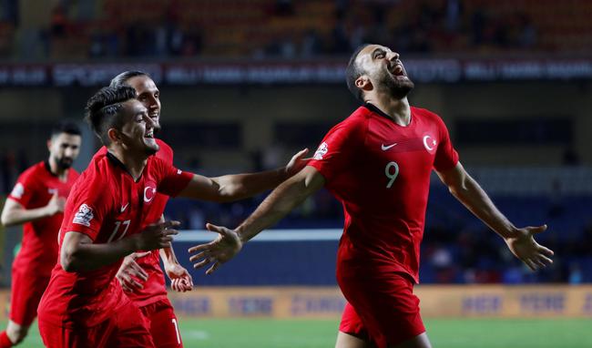 Cenk Tosun attı Türkiye kazandı