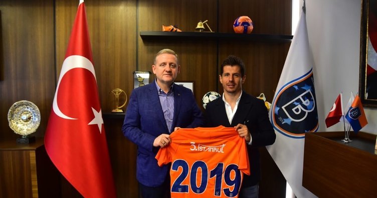 Emre Belözoğlu 1 yıl daha Başakşehir’de