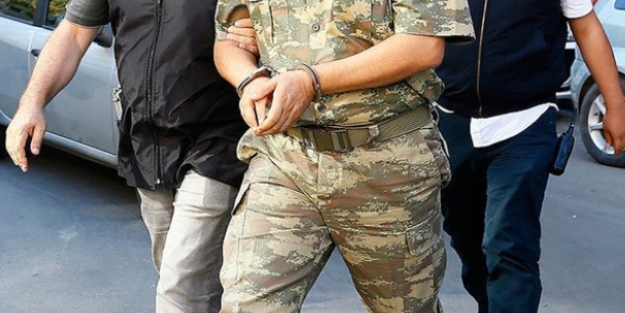 9 muvazzaf asker tutuklandı
