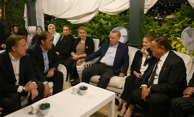 Erdoğan, Demirören ailesine taziye ziyaretinde bulundu