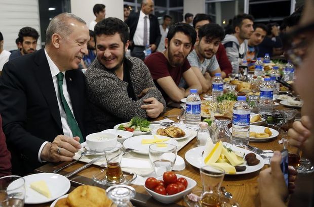 Erdoğan’ın sahur ziyareti sosyal medyayı salladı
