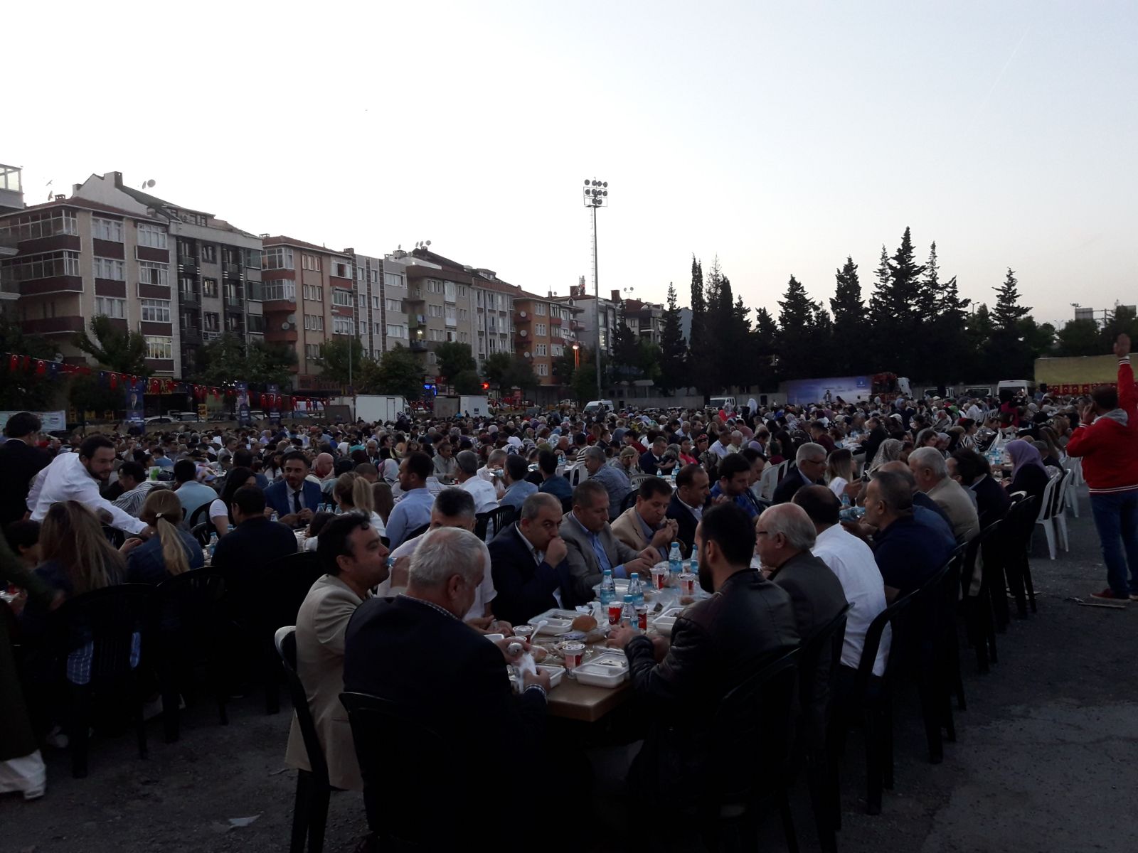 AVCILAR AK PARTİ BİNLERCE KİŞİYİ İFTAR’DA AĞIRLADI