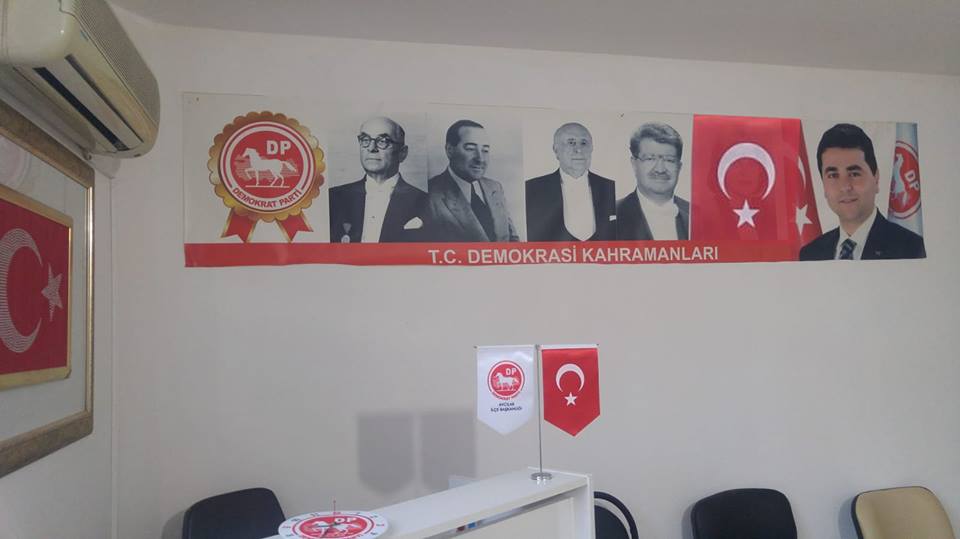 Tansu Çiller’in resmi duvardan indirildi
