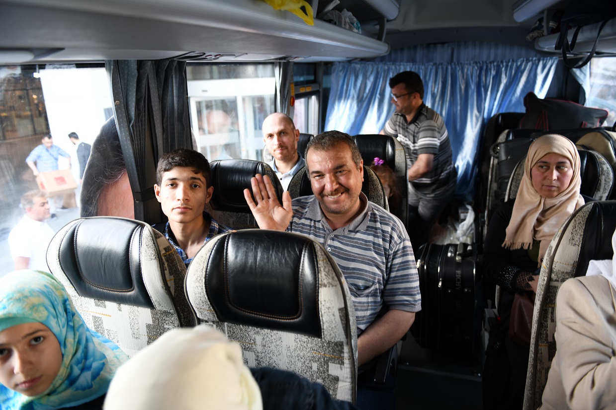Suriyeliler bayram için Esenyurt’tan yola çıktı