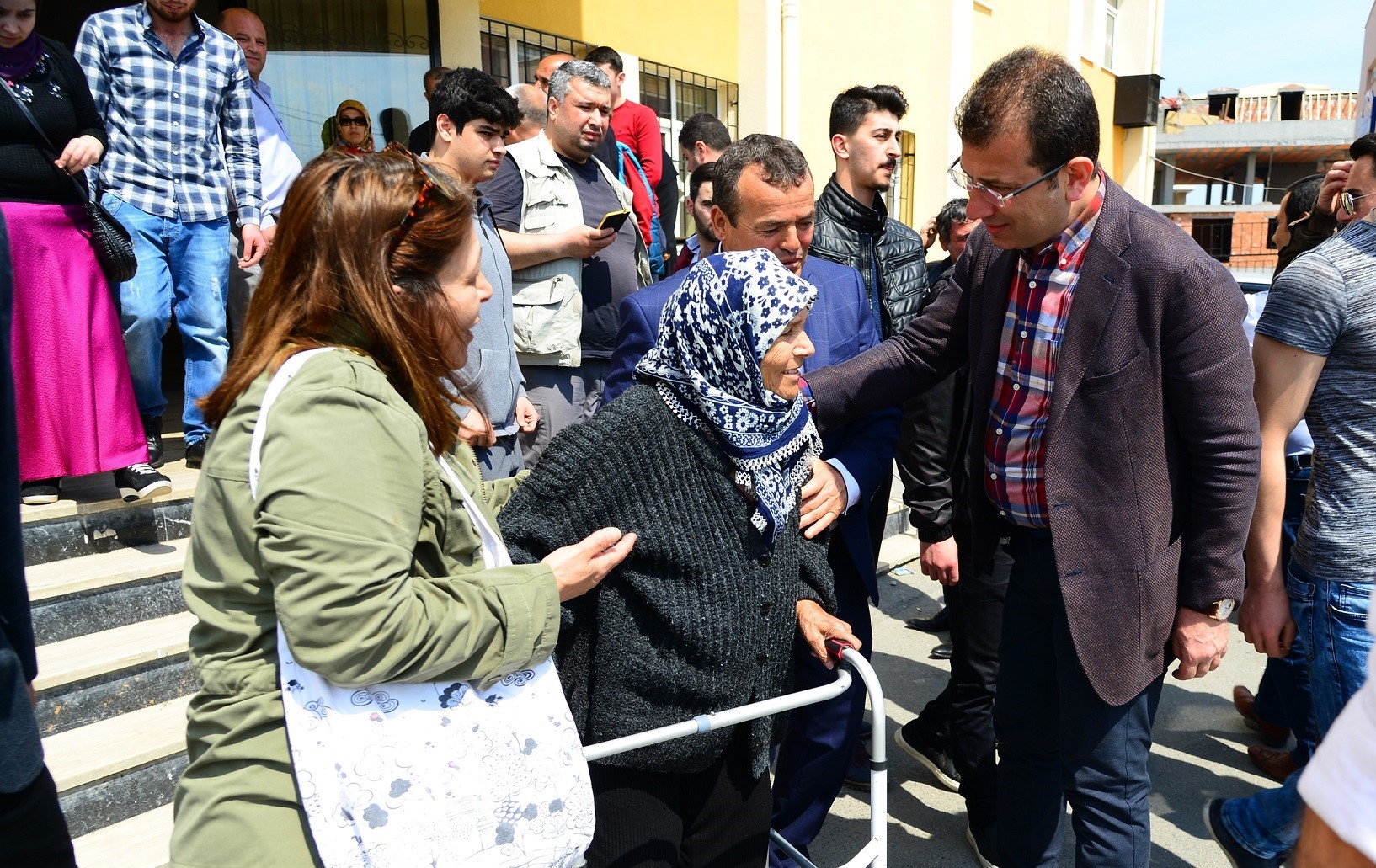 SEÇİM GÜNÜ YAŞLI VE ENGELLİLERE ULAŞIM DESTEĞİ
