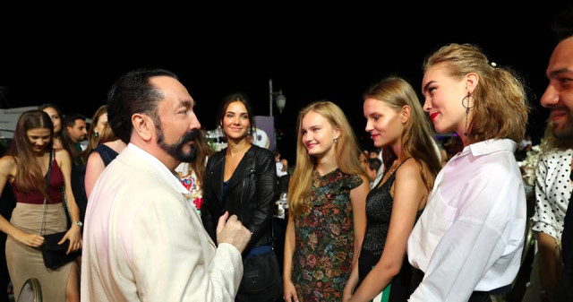 Adnan Oktar’ın Davetine Sanat Camiasından Ünlü Yağdı