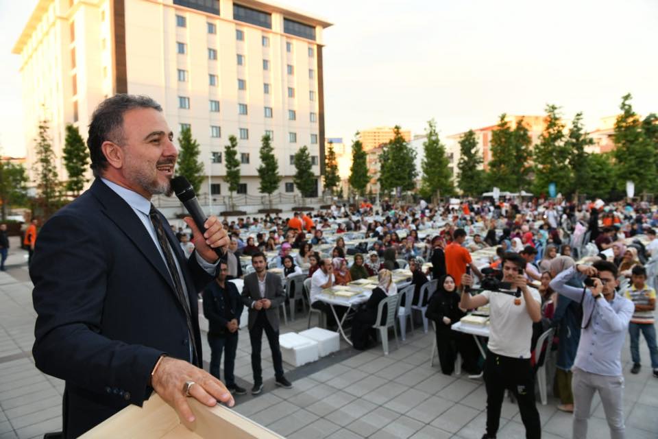TÜGVA ESENYURT 3 BİN GENÇLE İFTAR YAPTI