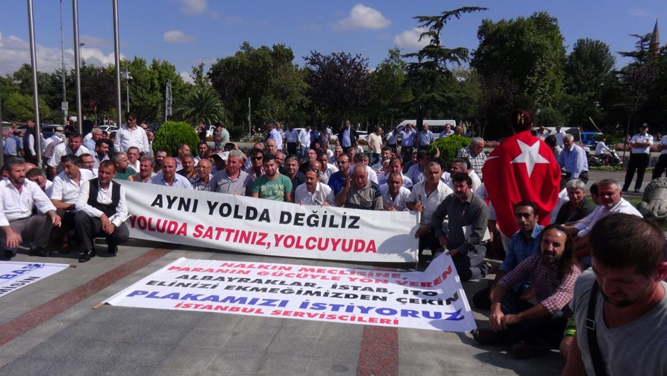 Servisçilerden İBB önünde plaka tahdit eylemi