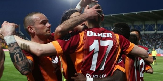 Sneijder mesaj gönderdi: Boş sözleşmeye imza atarım
