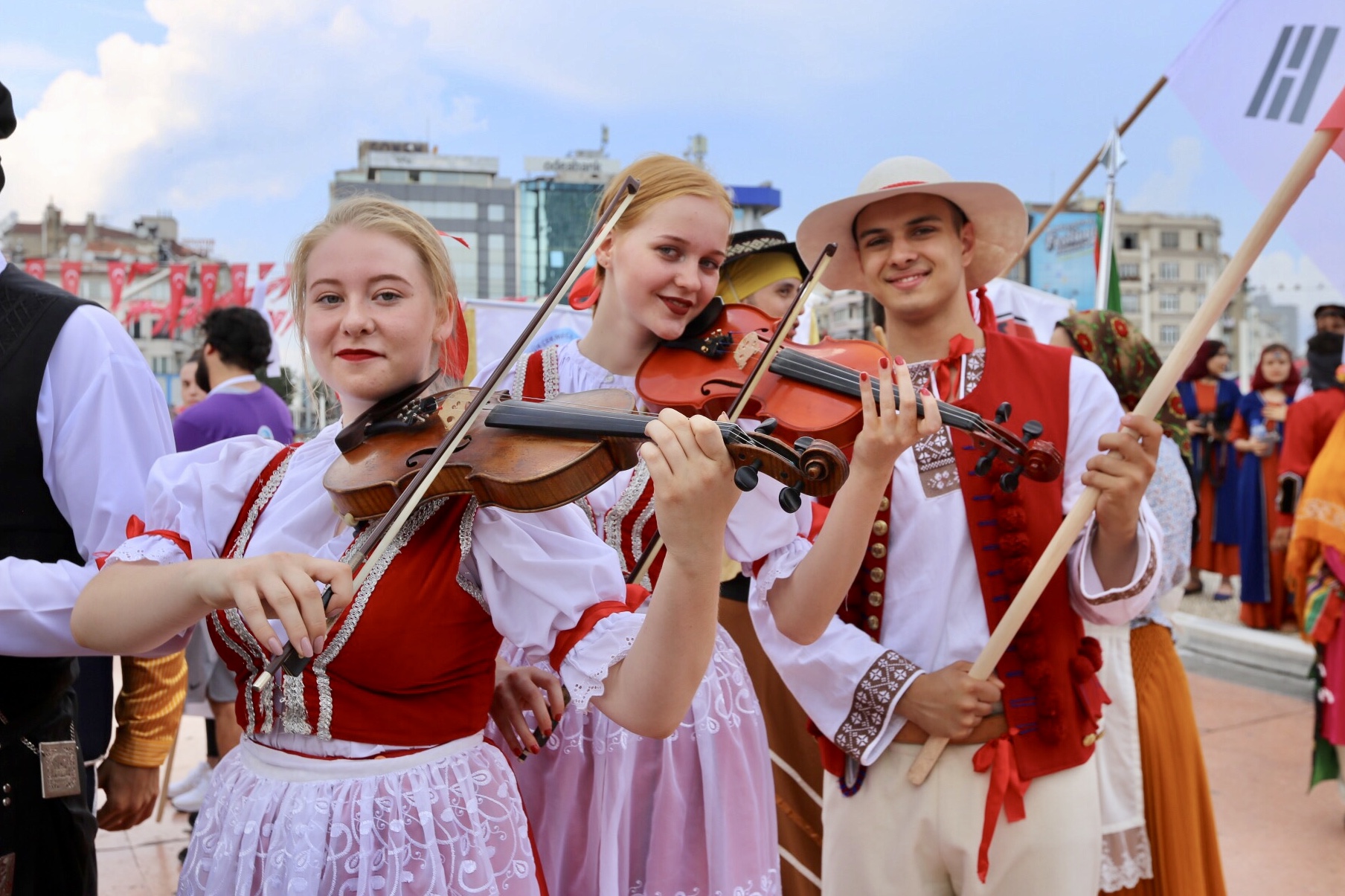 Dünyanın en iyi festivali Taksim Meydanı’nda start verdi