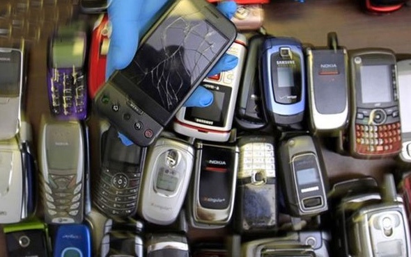Akıllı olmayan cep telefonları moda oldu