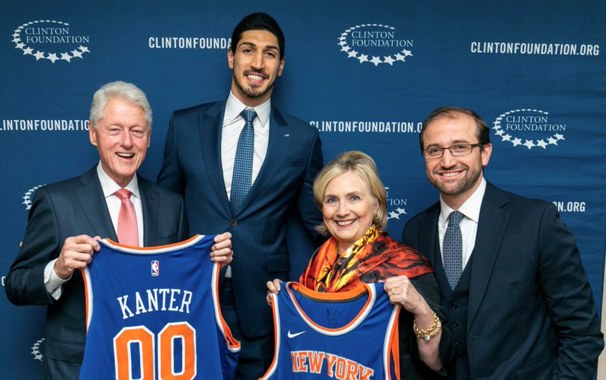 Clinton ailesinin fotoğraf karesinde bakın kimler var!