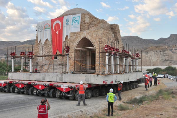 Hasankeyf’te İmam Abdullah Zaviyesi yeni yerine taşındı