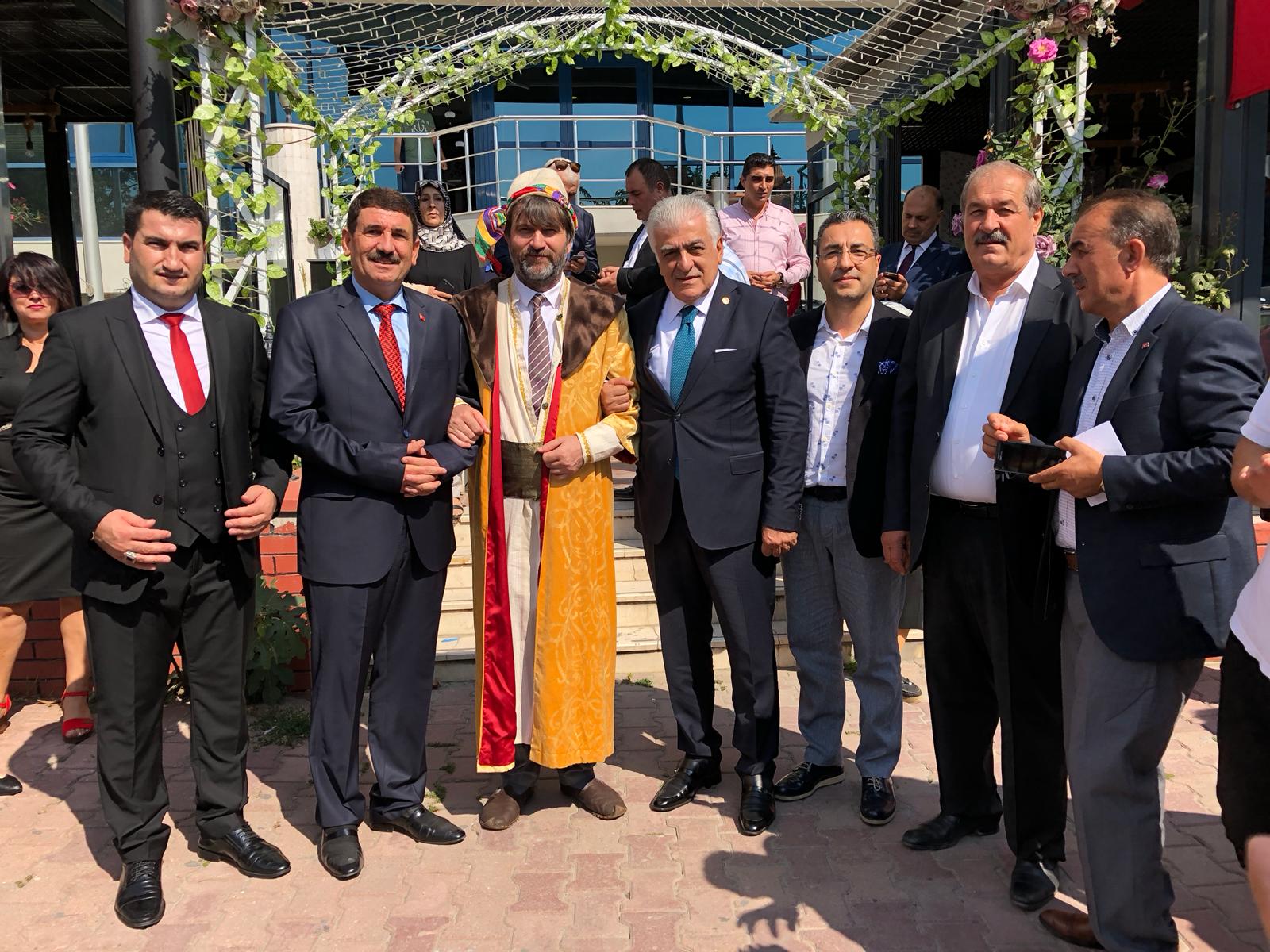 YAŞAR KARAASLAN’A AHİ’LİK TAKDİM EDİLDİ