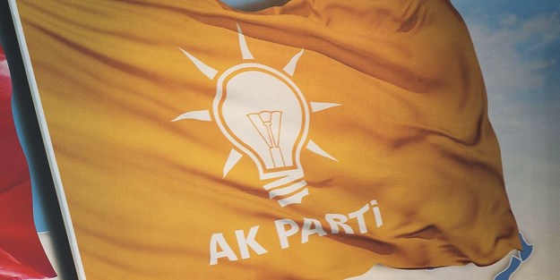 AK Parti üç büyükşehir için özel ekip kurdu