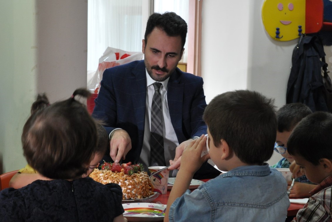 ‘Çocuklar Geleceğimizi Aydınlatacak Işığımız’