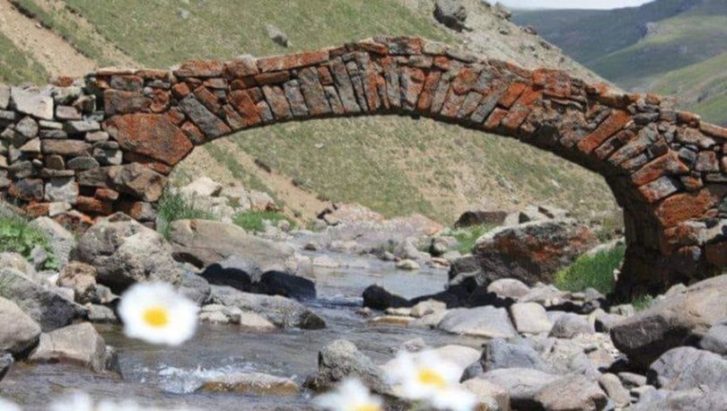 Gümüşhane’de tarihi köprü ‘kayıp’: Köylülere göre çalındı, valiliğe göre yıkıldı