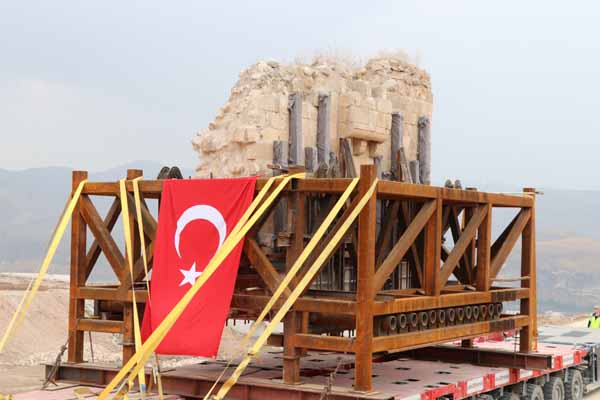 400 ton ağırlığındaydı! Yeni yerine taşındı