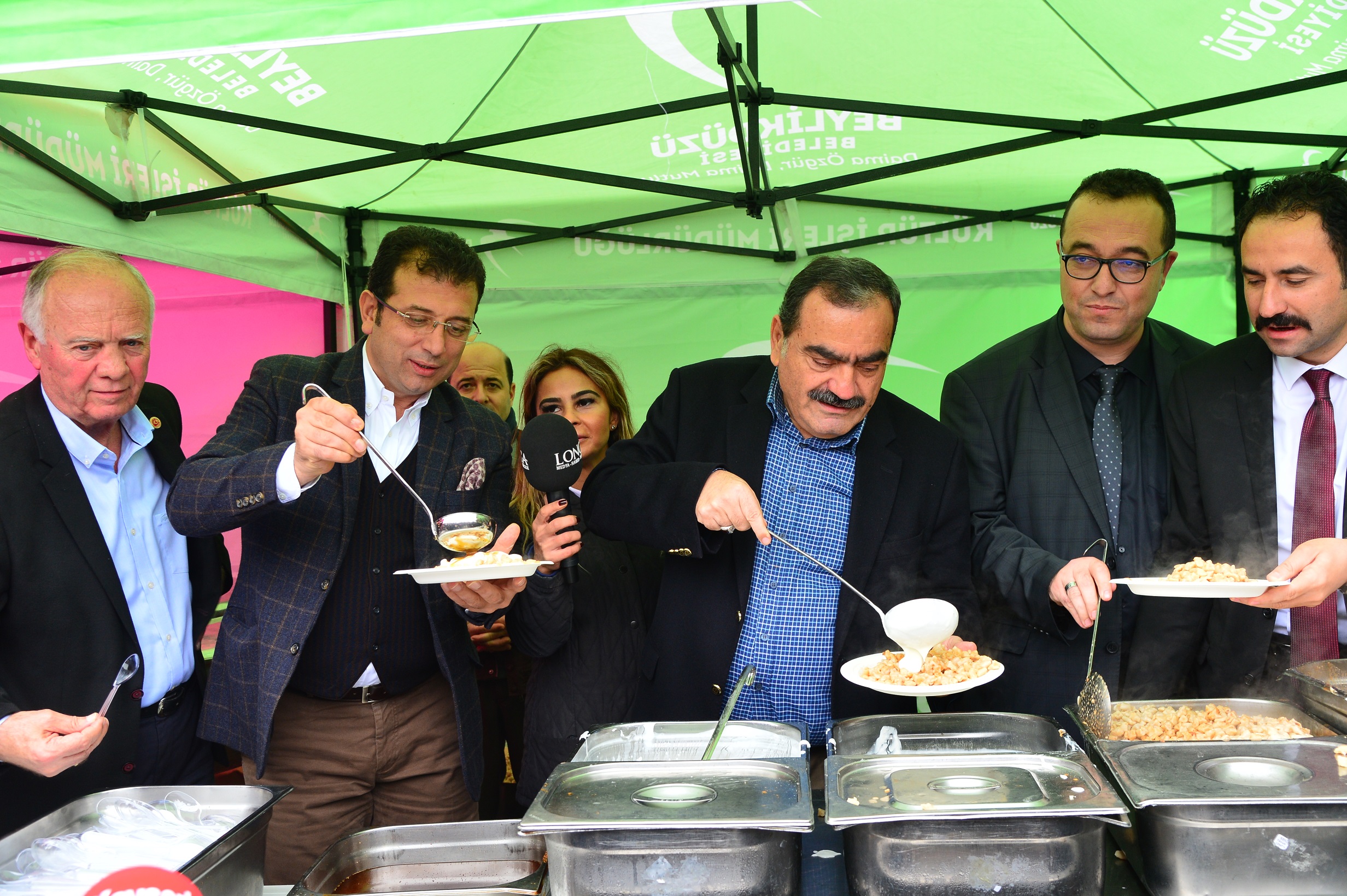 KAYMAKAM VE BAŞKAN MANTI İKRAM ETTİ