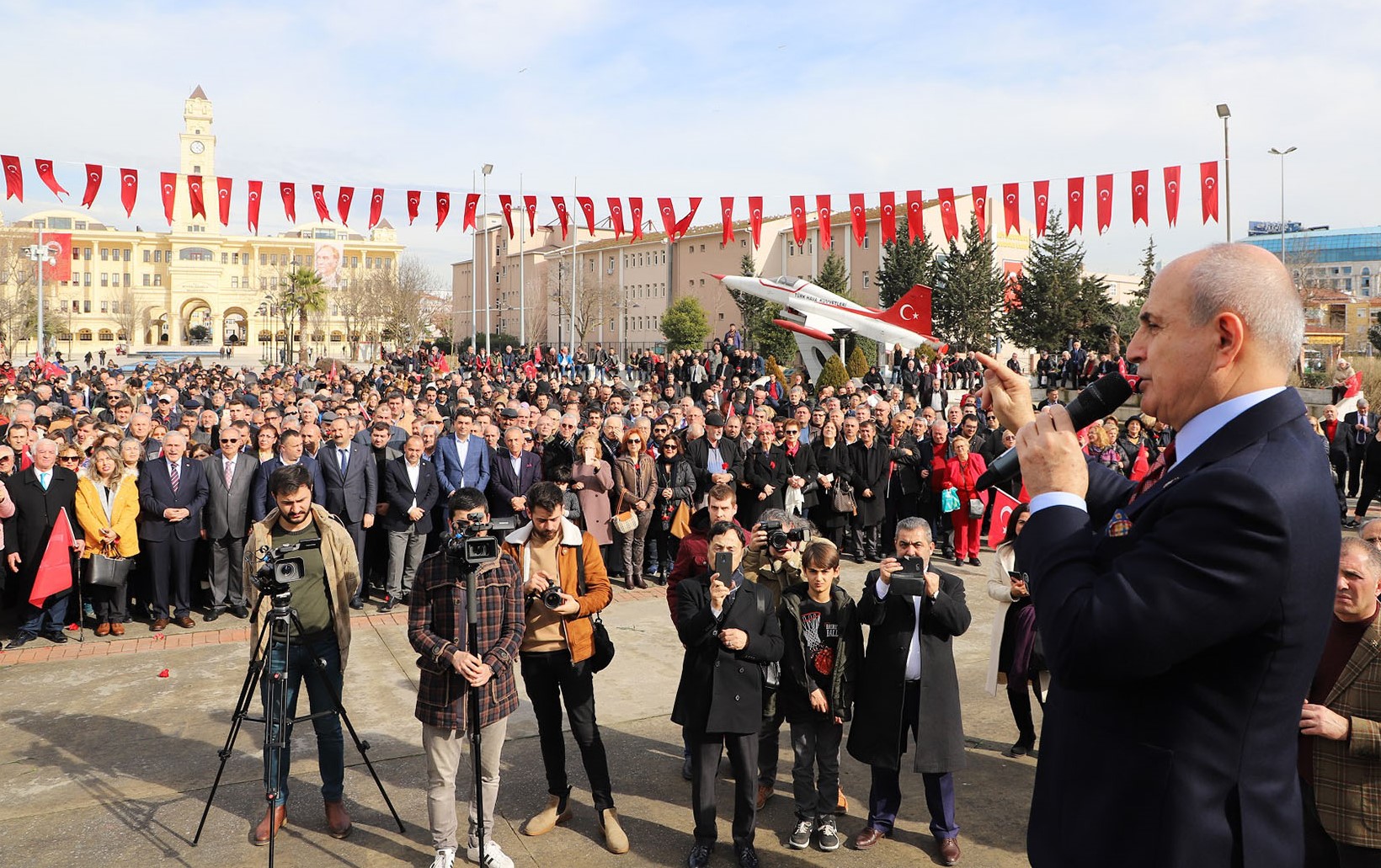 Akgün’den gövde gösterisi