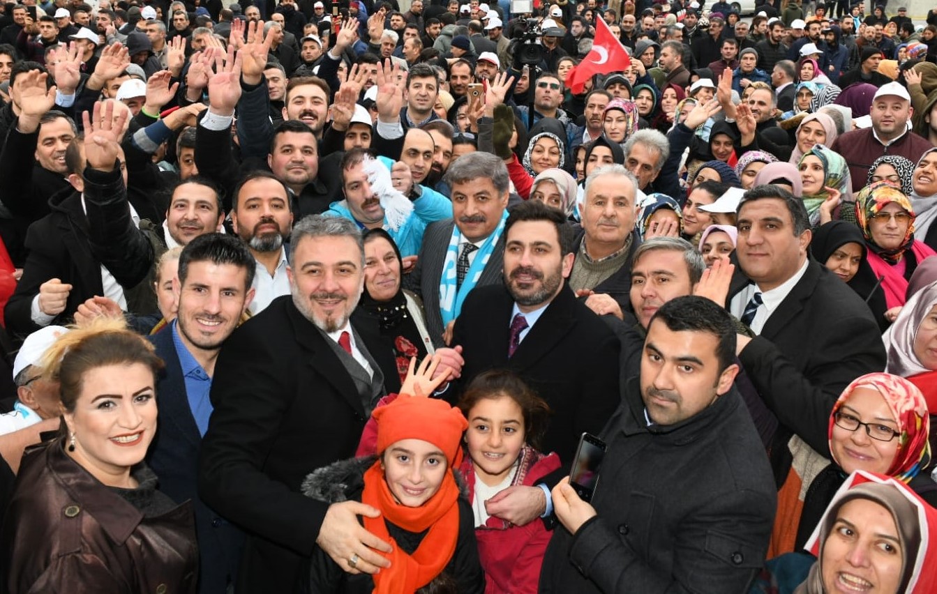 Esenyurt’ta Azmi Ekinci’ye coşkulu karşılama