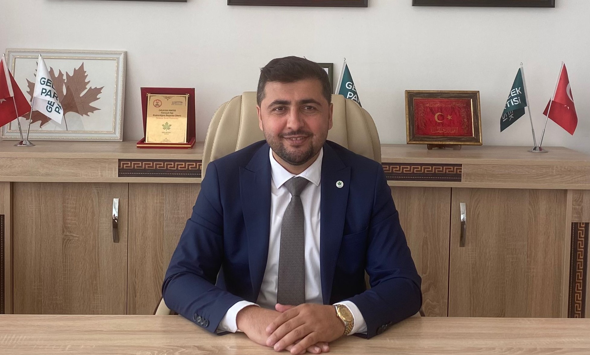TEKİN TURAN 29 EKİM CUMHURİYET BAYRAMINI GÖNDERDİĞİ MESAJ İLE KUTLADI