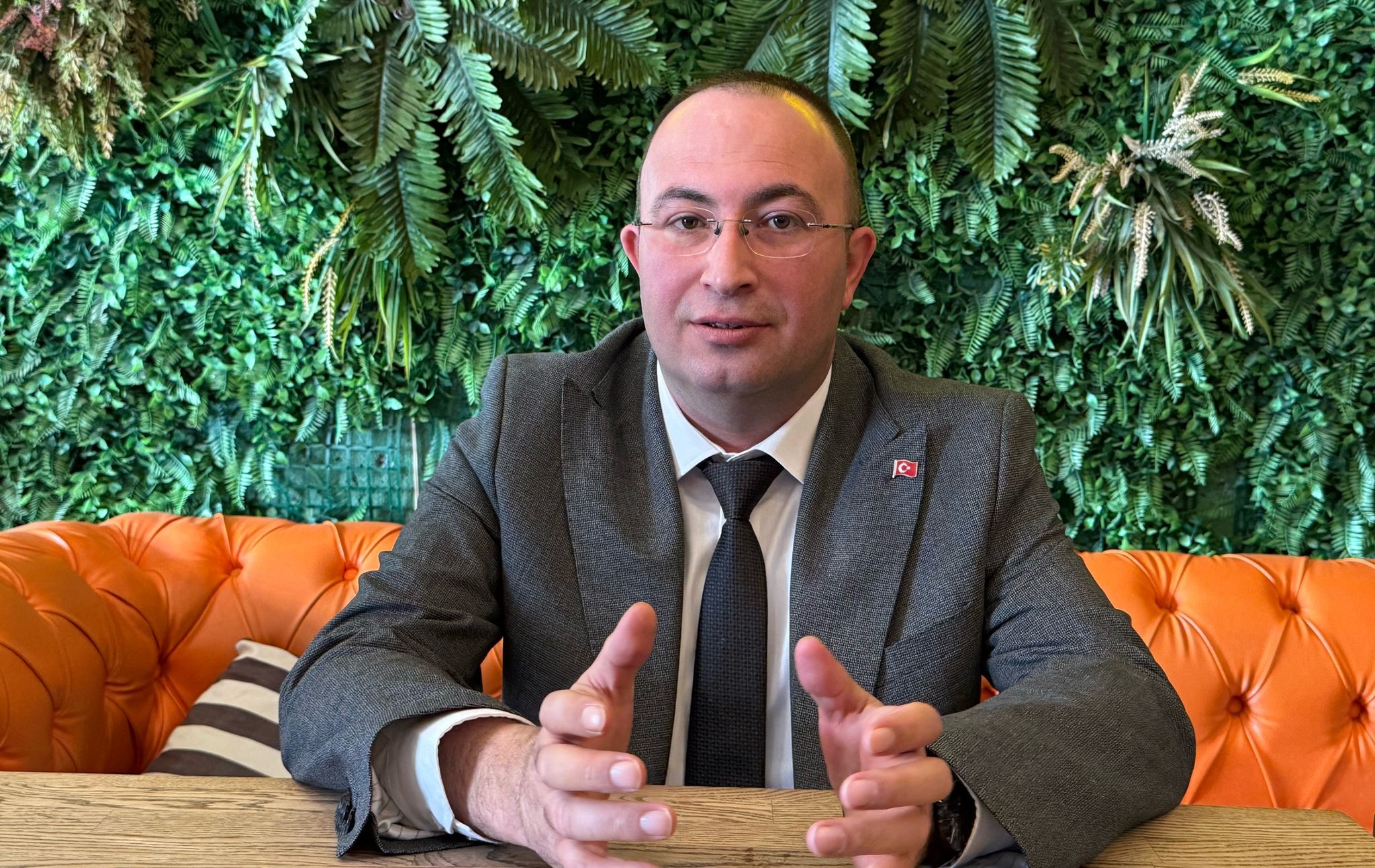 AK PARTİ İLÇE BAŞKANI AKSOY BELEDİYE BAŞKANI ÇAYKARA’YI YERDEN YERE VURDU