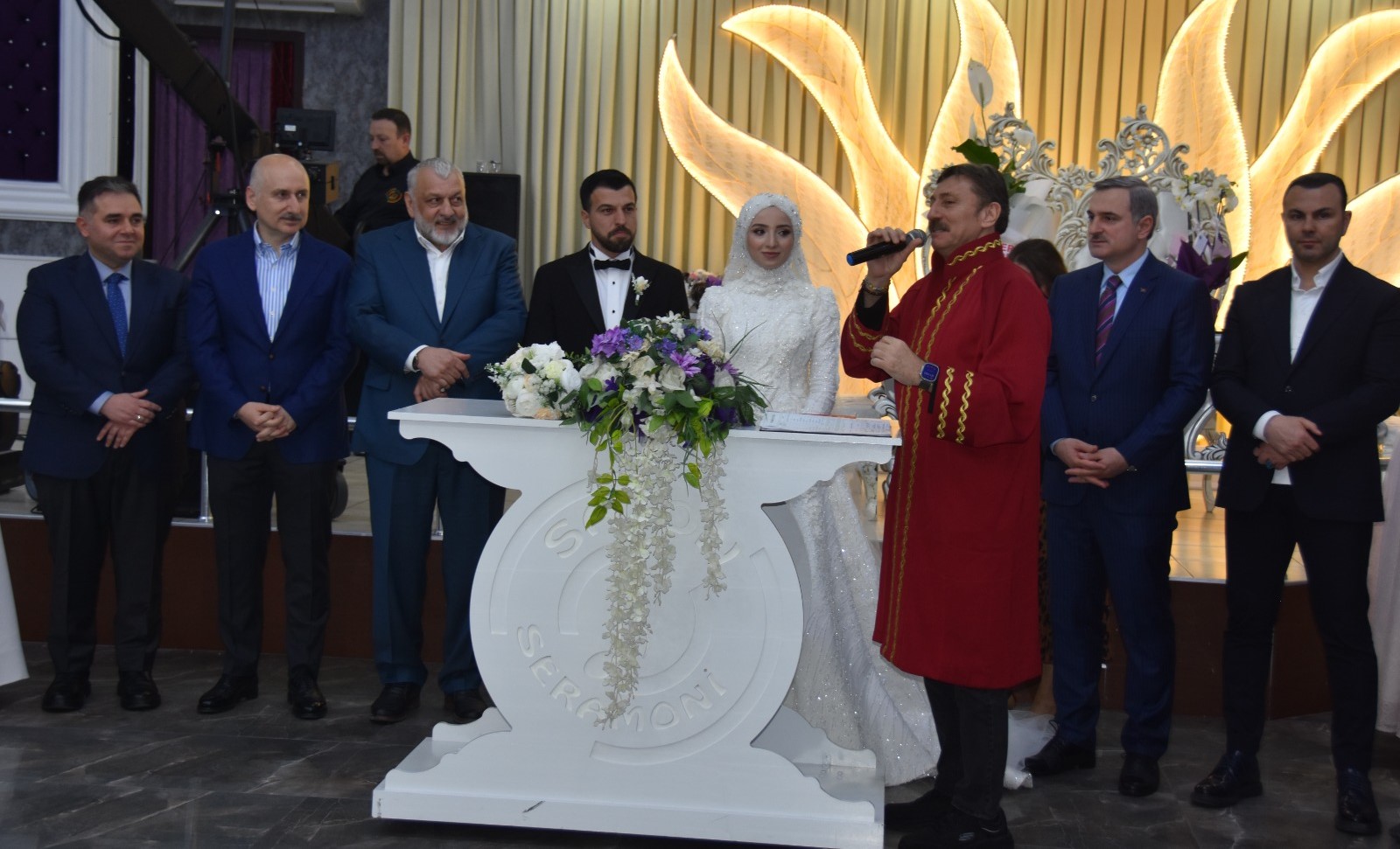 DİLLERE DESTAN DÜĞÜNLE DÜNYA EVİNE GİRDİLER