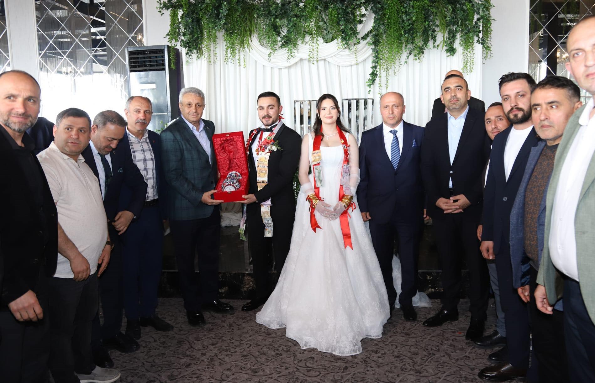 BERFİN VE METEHAN DİLLERE DESTAN DÜĞÜNLE MUTLULUĞA ADIM ATTI