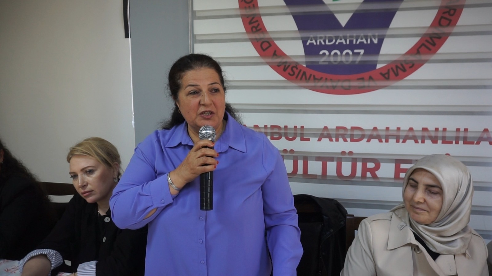 BAŞKANLAR KOLTUKLARI ANNELERE BIRAKTI