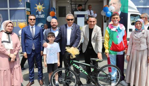 ESENYURT AK PARTİ’DEN ÇOCUKLARA JEST: MUTLULUKLARI İKİYE KATLANDI