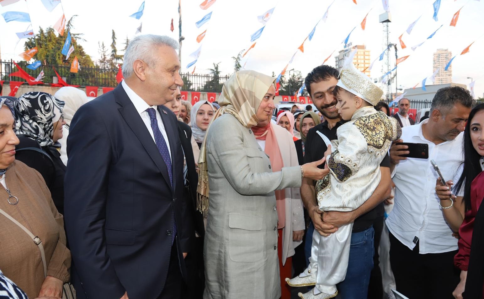 KİRVEM AK PARTİ’NİN ESENYURT’TA Kİ SÜNNET ŞÖLENİ COŞKULU KUTLAMA İLE GERÇEKLEŞTİ