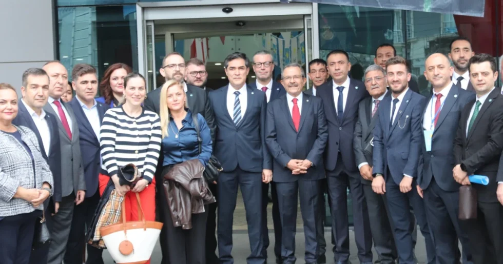 İYİ Parti Esenyurt İlçe Kongresi’nde Bülent Ural güven tazeledi