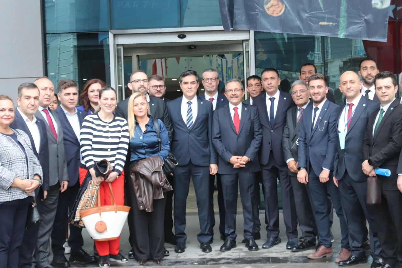 İYİ Parti Esenyurt İlçe Kongresi’nde Bülent Ural güven tazeledi