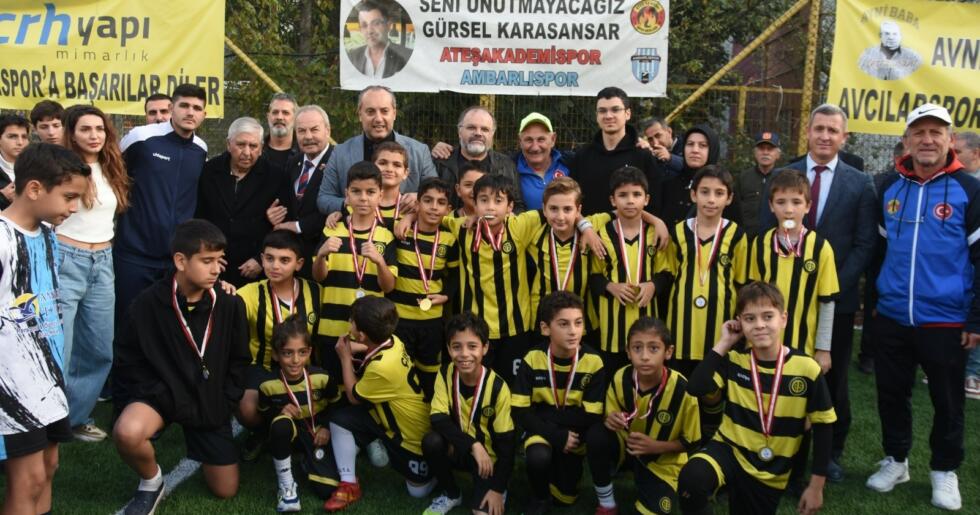 GAZETECİ GÜRSEL KARASANSAR ANISINA DÜZENLENEN TURNUVADA MİNİKLER MADALYA SEVİNCİ YAŞADI