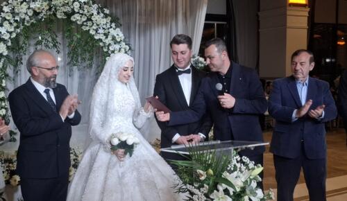 DİLLERE DESTAN DÜĞÜNLE DÜNYA EVİNE GİRDİLER