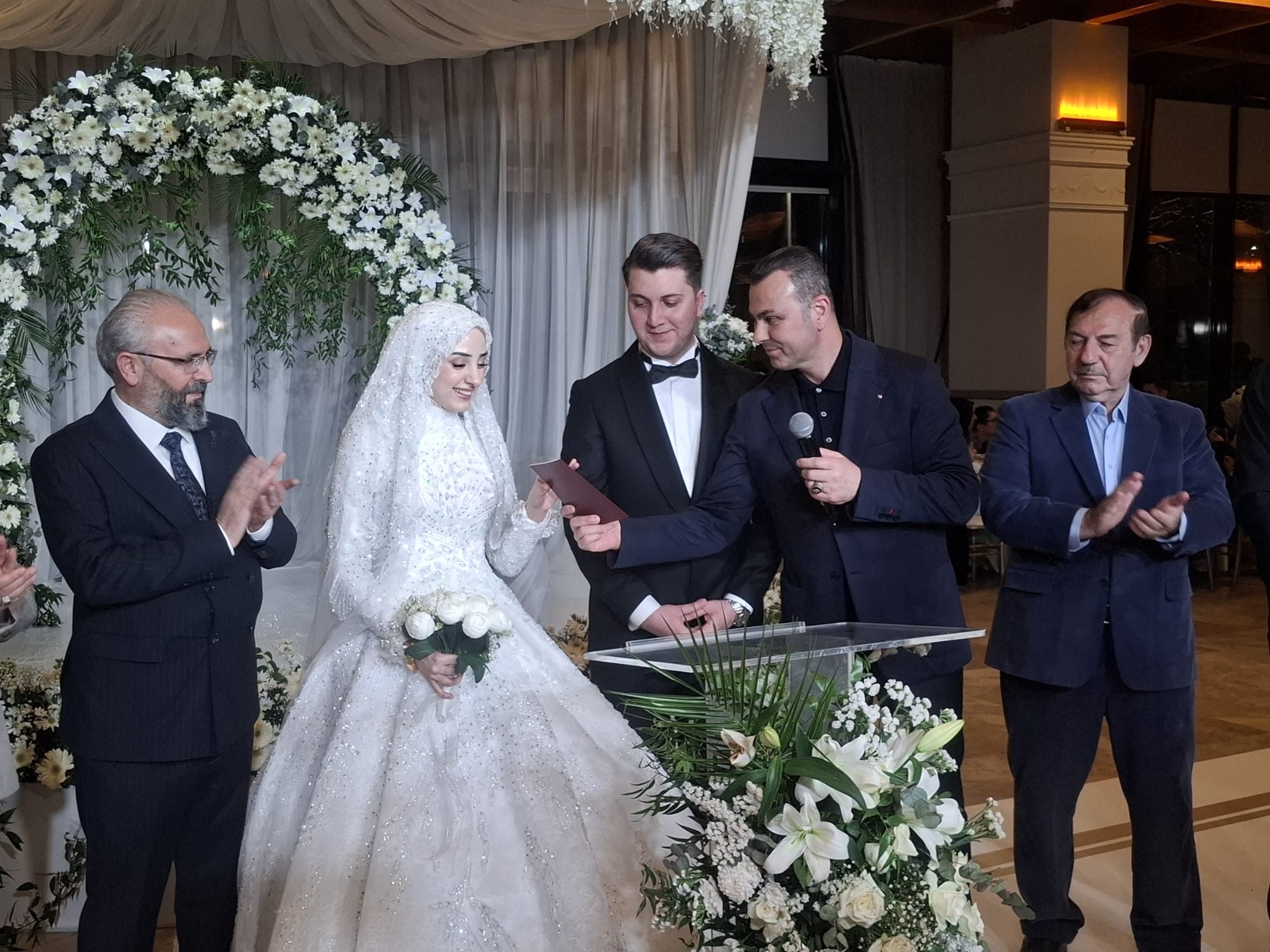 DİLLERE DESTAN DÜĞÜNLE DÜNYA EVİNE GİRDİLER