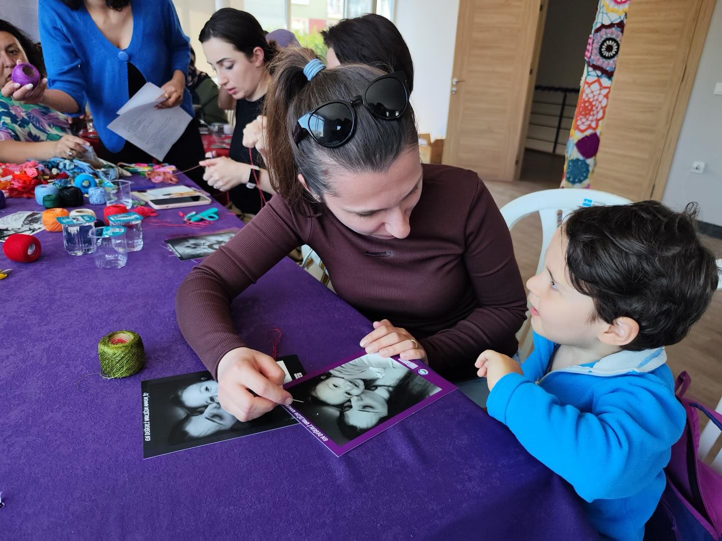 AVCILAR’DA ANNELER GÜNÜ DOPDOLU GEÇTİ