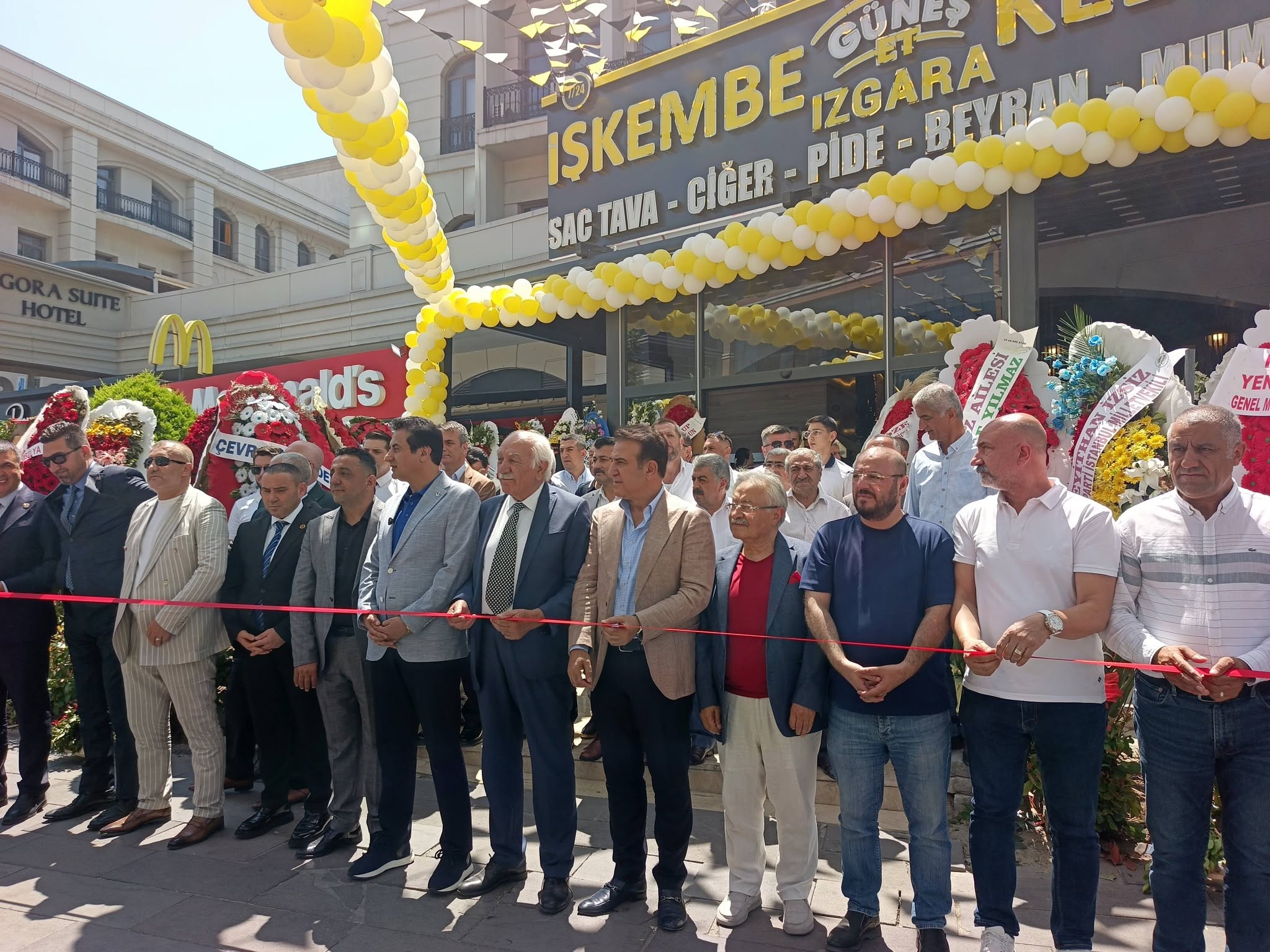 Güneş Et Görkemli Bir Törenle Kapılarını Açtı